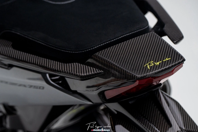 Honda forza750 độ siêu phẩm carbon hoá khiến mọi ánh nhìn gục ngã - 19