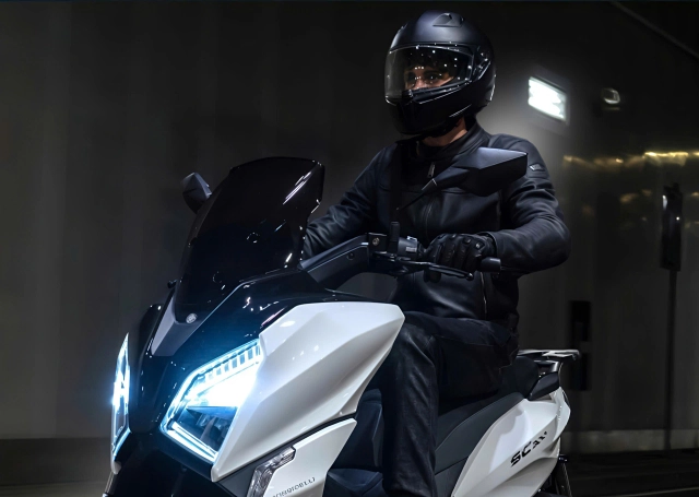 Honda sh350i gặp phải đối thủ mạnh trang bị tương đương nhưng giá chỉ ngang sh160i - 1