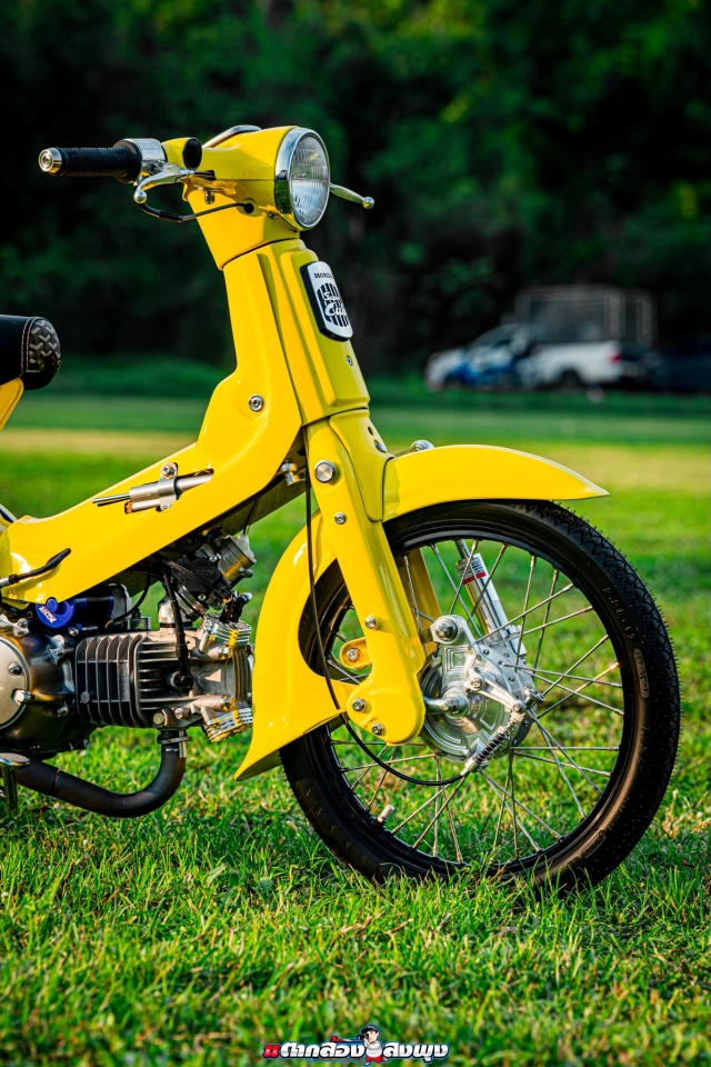 Honda super cub độ phong cách spoon sport gã giò gà cháy phố với tone vàng xanh mê mẩn - 4