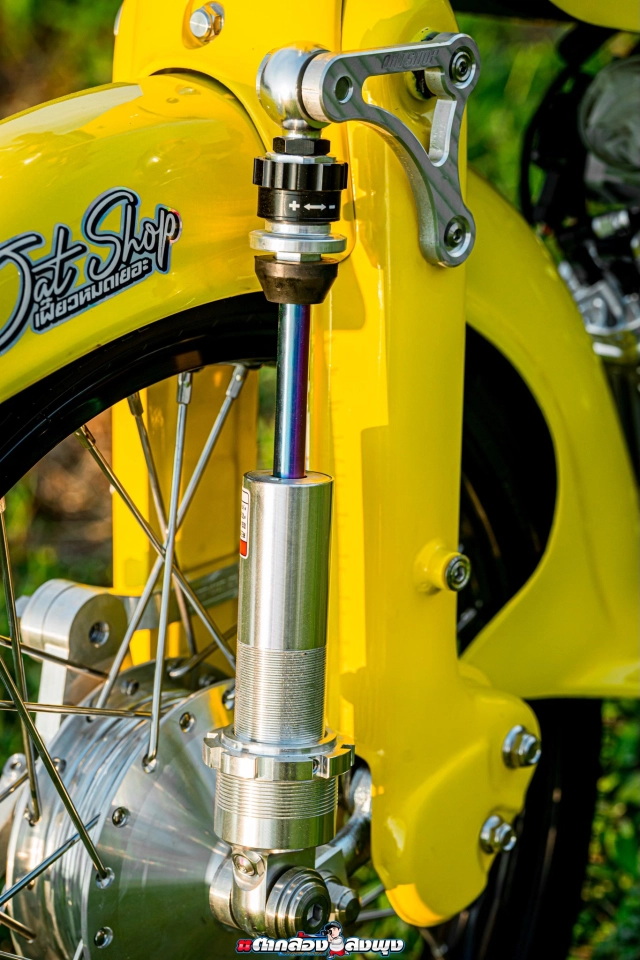 Honda super cub độ phong cách spoon sport gã giò gà cháy phố với tone vàng xanh mê mẩn - 7