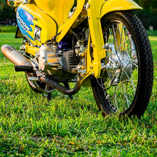 Honda super cub độ phong cách spoon sport gã giò gà cháy phố với tone vàng xanh mê mẩn - 8