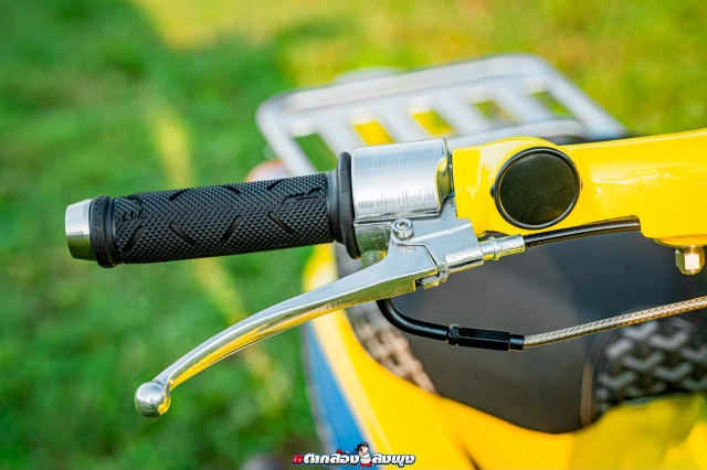 Honda super cub độ phong cách spoon sport gã giò gà cháy phố với tone vàng xanh mê mẩn - 10