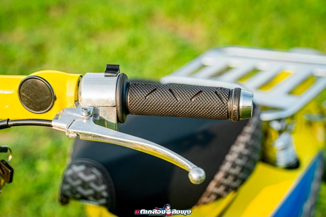 Honda super cub độ phong cách spoon sport gã giò gà cháy phố với tone vàng xanh mê mẩn - 11