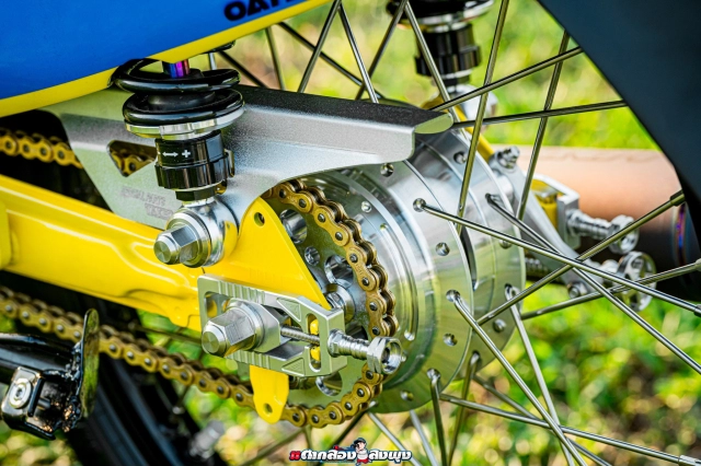 Honda super cub độ phong cách spoon sport gã giò gà cháy phố với tone vàng xanh mê mẩn - 15