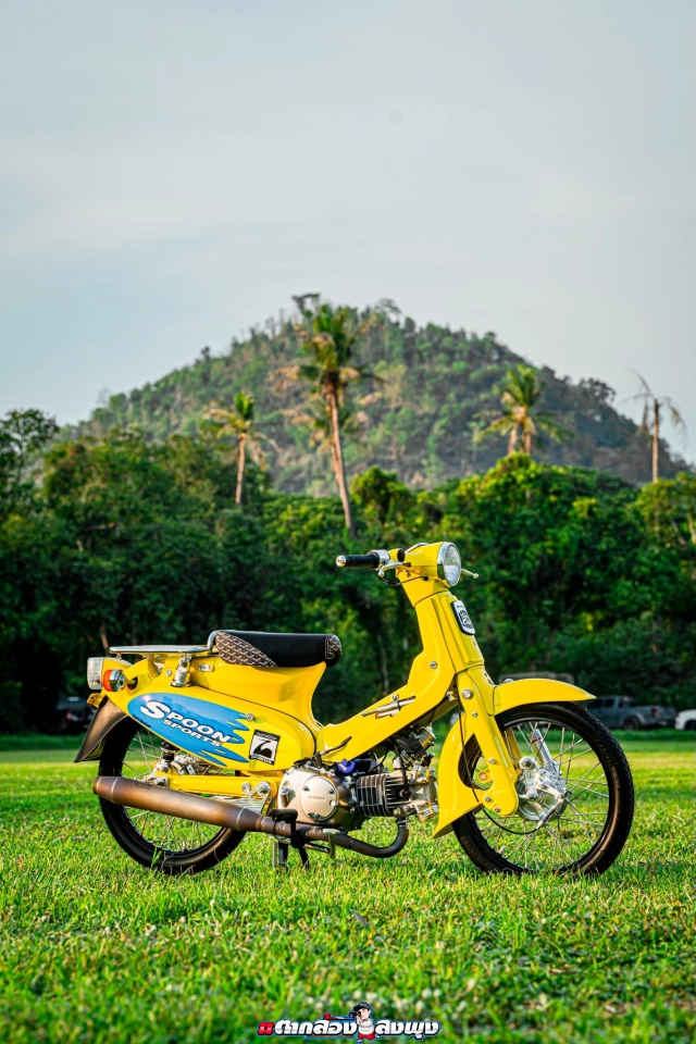 Honda super cub độ phong cách spoon sport gã giò gà cháy phố với tone vàng xanh mê mẩn - 19