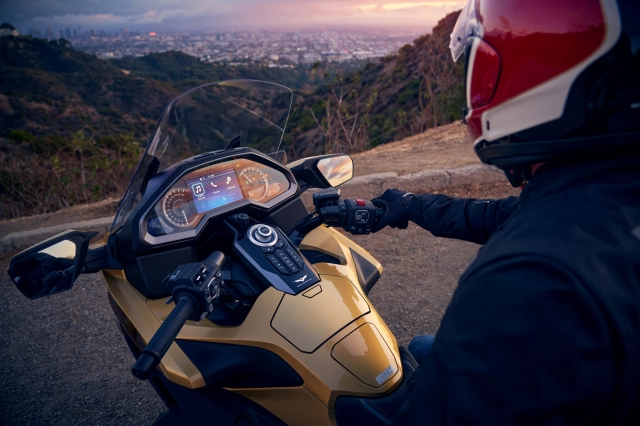 Honda việt nam ra mắt gold wing 2025 phiên bản kỷ niệm 50 năm với giá hơn 12 tỷ đồng - 12