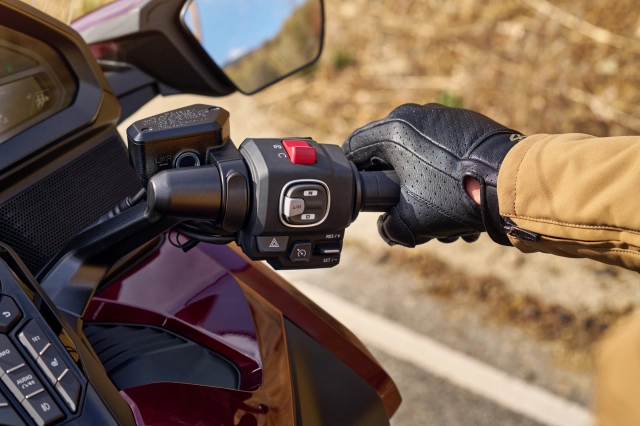 Honda việt nam ra mắt gold wing 2025 phiên bản kỷ niệm 50 năm với giá hơn 12 tỷ đồng - 15