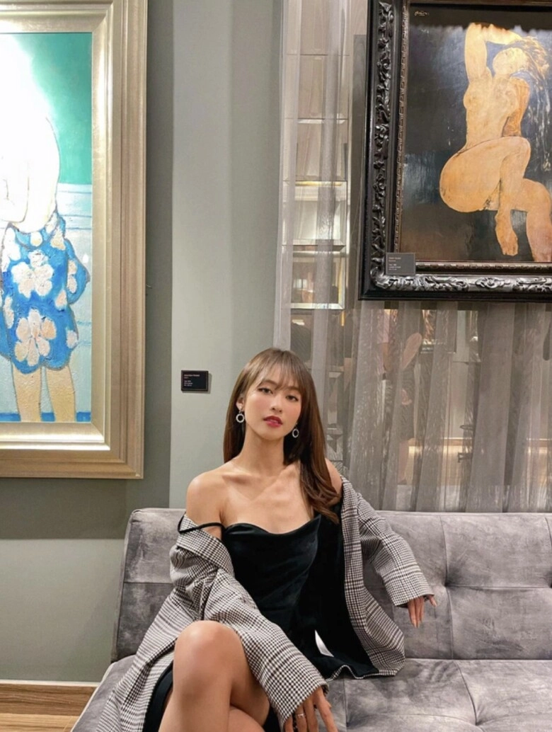 Hot girl boxing từng gầy trơ xương đáng báo động nay tròn trịa thấy rõ chuộng mốt áo váy khoét sâu gợi cảm - 1