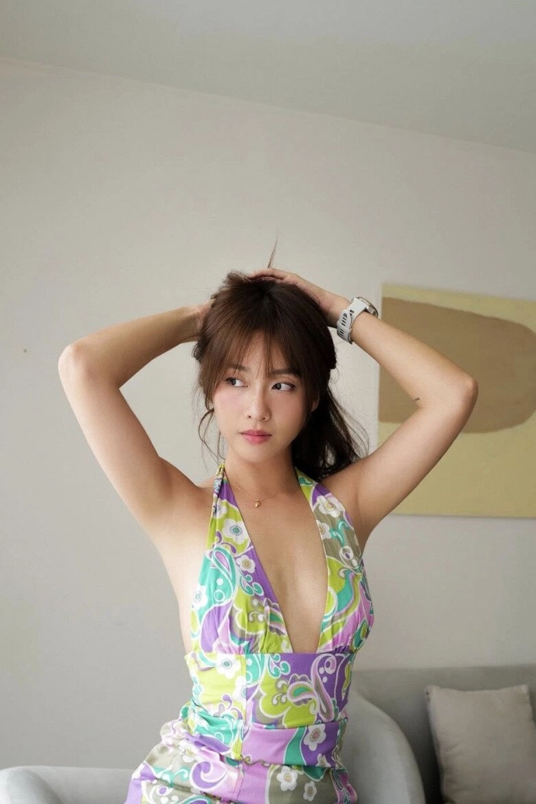 Hot girl boxing từng gầy trơ xương đáng báo động nay tròn trịa thấy rõ chuộng mốt áo váy khoét sâu gợi cảm - 3