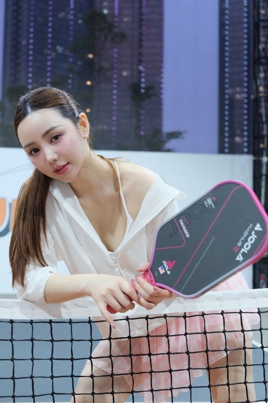 Hot girl sân pickleball diện áo ngủ hờ hững hút view ầm ầm - 6