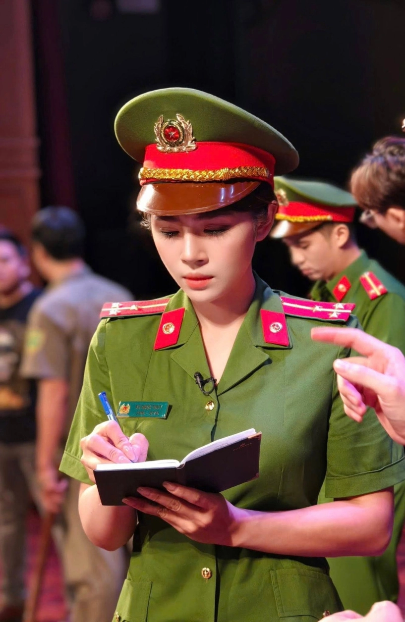 Hot mom quân nhân sắc vóc gái một con mòn con mắt - 2
