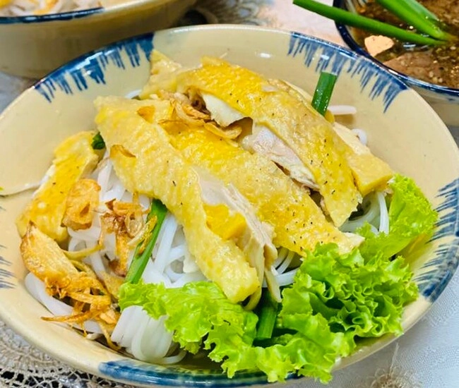 Hủ tiếu gà trộn khô vừa ngon lại thanh mát ăn nhẹ bụng cho ngày nắng nóng - 1
