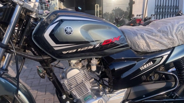 Khám phá mẫu xe côn tay yamaha yb125z dx 2025 vừa ra mắt với giá quy đổi chỉ 37 triệu đồng - 1