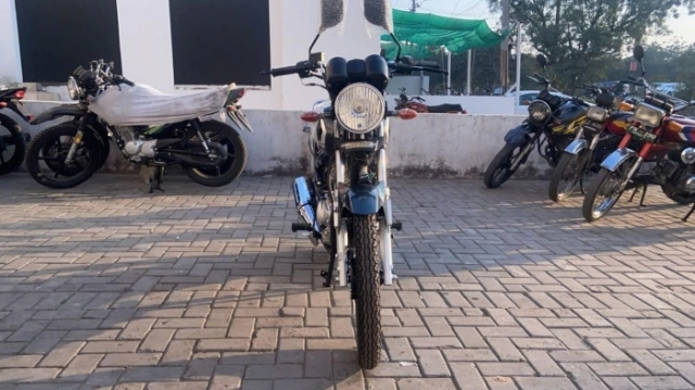 Khám phá mẫu xe côn tay yamaha yb125z dx 2025 vừa ra mắt với giá quy đổi chỉ 37 triệu đồng - 3
