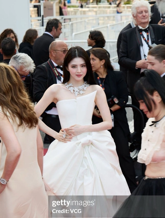 khó chấm han so hee - mina tại cannes thiên nga trắng cạnh thiên nga đen - 2