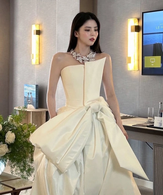 khó chấm han so hee - mina tại cannes thiên nga trắng cạnh thiên nga đen - 4