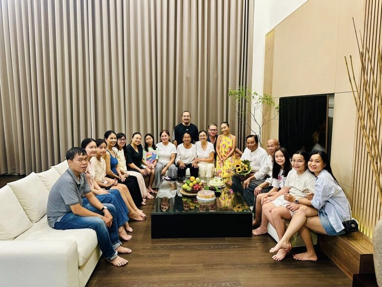 Khối tài sản của chị đẹp lấy chồng tây 1m9 mời hội chị em tới nhà mới mà cầu kỳ hơn cả nhà hàng - 2