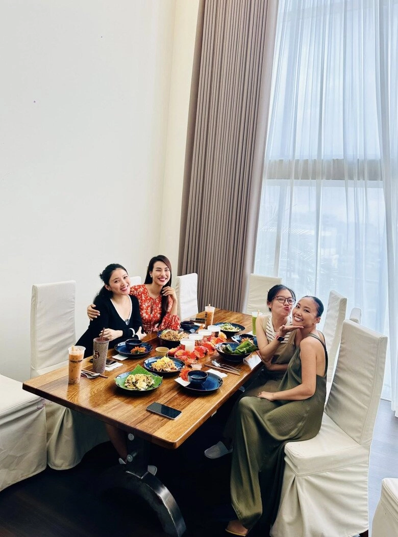Khối tài sản của chị đẹp lấy chồng tây 1m9 mời hội chị em tới nhà mới mà cầu kỳ hơn cả nhà hàng - 14