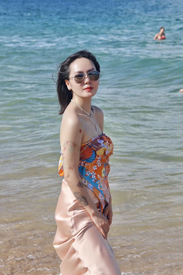 Không cần bikini mỹ nhân việt chơi lớn quấn khăn thành áo phương linh biến hóa 7749 kiểu sexy khó rời mắt - 2