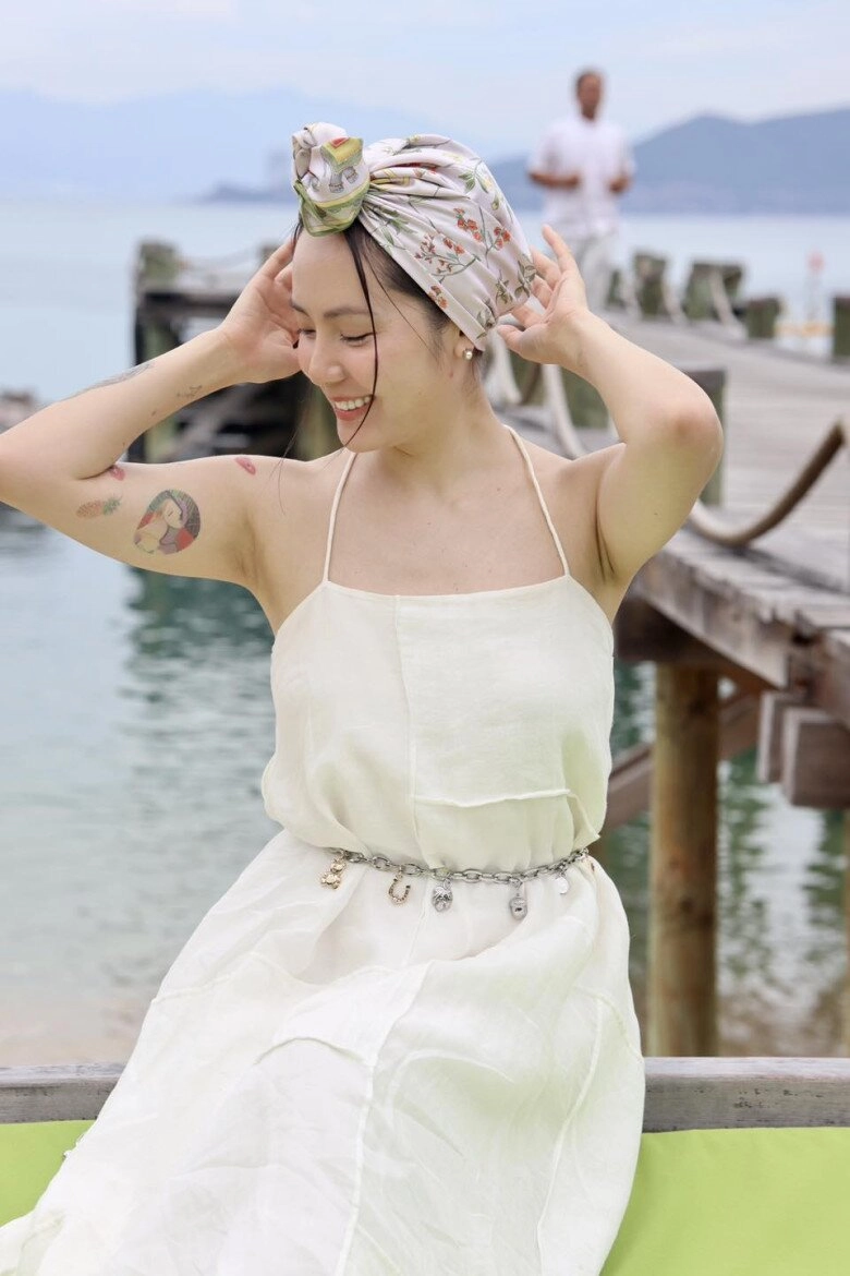 Không cần bikini mỹ nhân việt chơi lớn quấn khăn thành áo phương linh biến hóa 7749 kiểu sexy khó rời mắt - 3