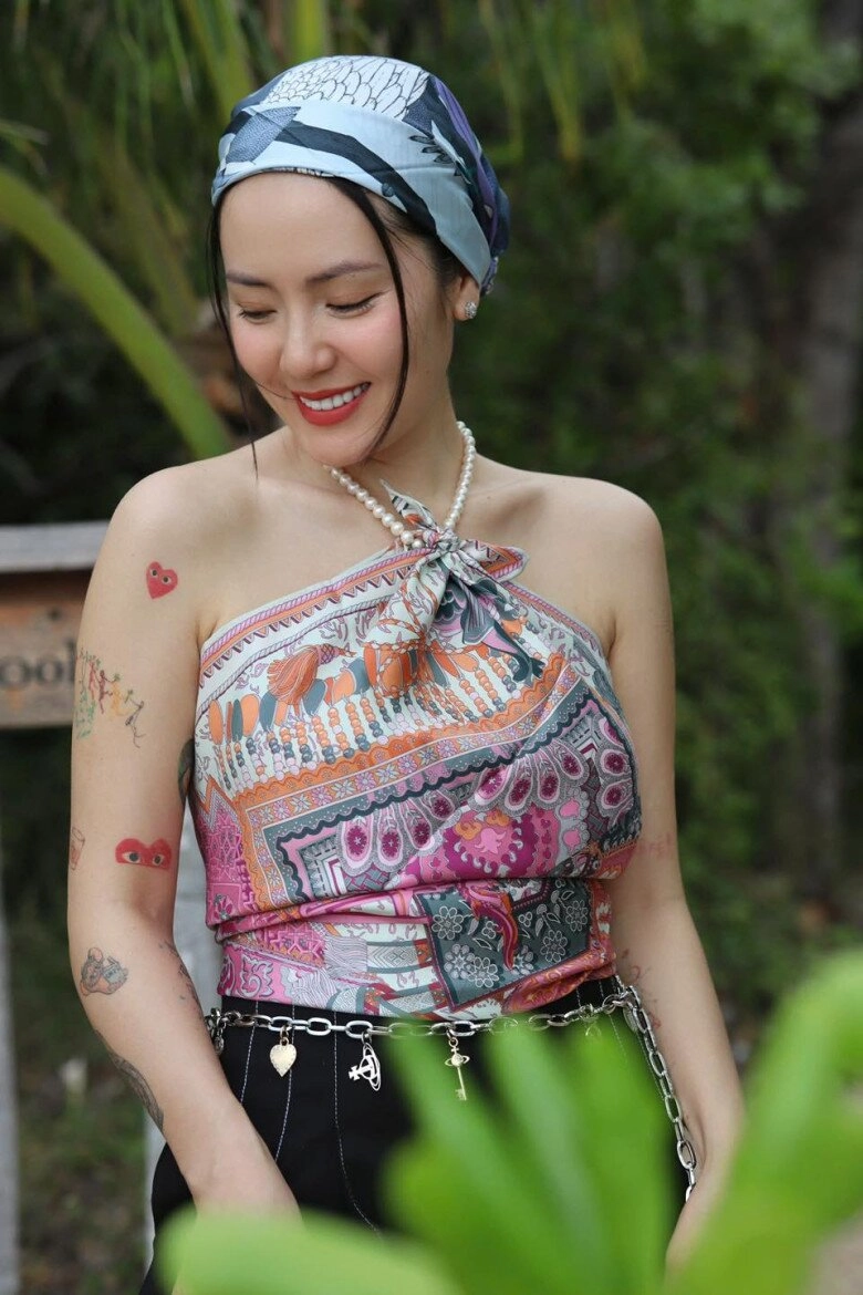 Không cần bikini mỹ nhân việt chơi lớn quấn khăn thành áo phương linh biến hóa 7749 kiểu sexy khó rời mắt - 4