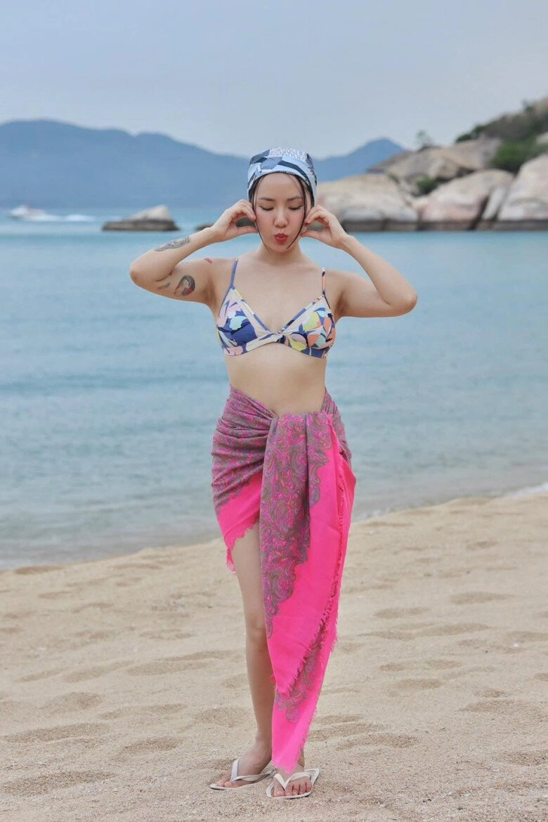 Không cần bikini mỹ nhân việt chơi lớn quấn khăn thành áo phương linh biến hóa 7749 kiểu sexy khó rời mắt - 5