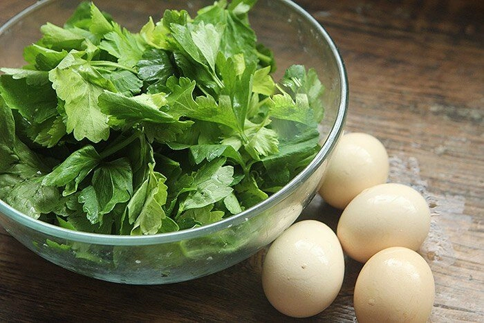 Không chỉ xào thịt bò lá này xào cùng trứng tuyệt ngon đã thế lại còn cực bổ dưỡng - 1