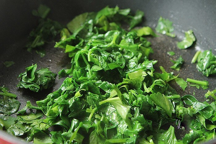 Không chỉ xào thịt bò lá này xào cùng trứng tuyệt ngon đã thế lại còn cực bổ dưỡng - 2