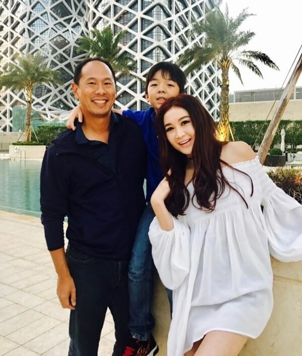 Không đẻ con cho chồng tỷ phú vì sợ xấu nữ diễn viên nhận con nuôi và cái kết không ngờ khi đứa trẻ trưởng thành - 3