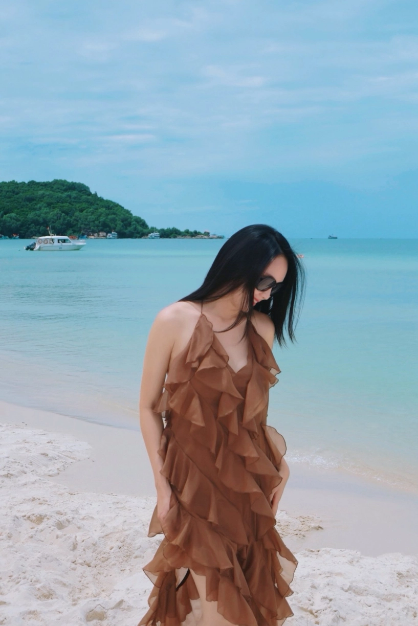 Không diện bikini đi biển hồng diễm vẫn khiến fan trầm trồ - 3