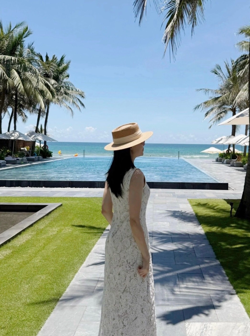 Không diện bikini đi biển hồng diễm vẫn khiến fan trầm trồ - 7