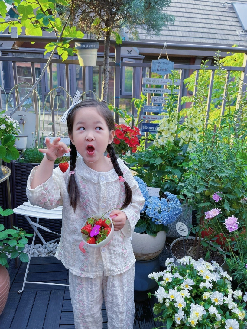 Khu vườn trên ban công 20m của mẹ việt ở thượng hải xuân hoa nở rực rỡ hè rau xanh mơn mởn - 14