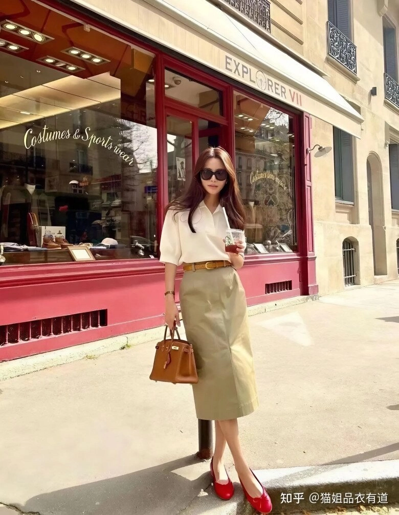 Kiểu áo mùa hè mặc với chân váy sang hơn sơ mi diện đi làm ai cũng tưởng bạn giàu ngầm - 9