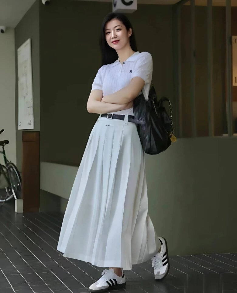 Kiểu áo mùa hè mặc với chân váy sang hơn sơ mi diện đi làm ai cũng tưởng bạn giàu ngầm - 11