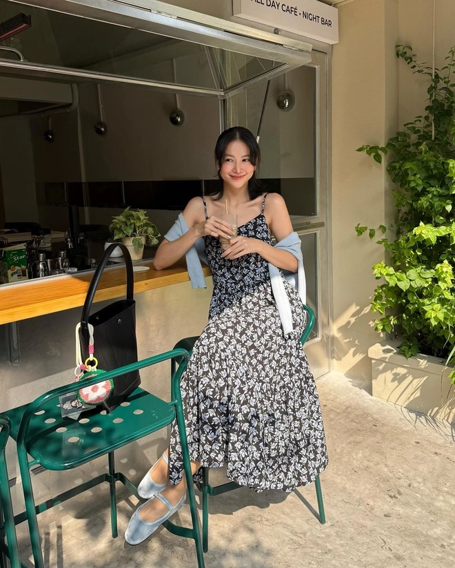 Kiểu váy phụ nữ u40 hễ mặc lên là trẻ ra chục tuổi che bụng giấu bắp tay thô loạt mỹ nhân việt đều yêu thích - 5