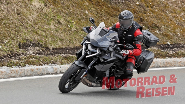 Ktm 1390 super duke gt 2026 lộ diện với thiết kế mới thùng xe cải tiến và sẵn sàng ra mắt - 5