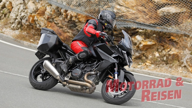 Ktm 1390 super duke gt 2026 lộ diện với thiết kế mới thùng xe cải tiến và sẵn sàng ra mắt - 6