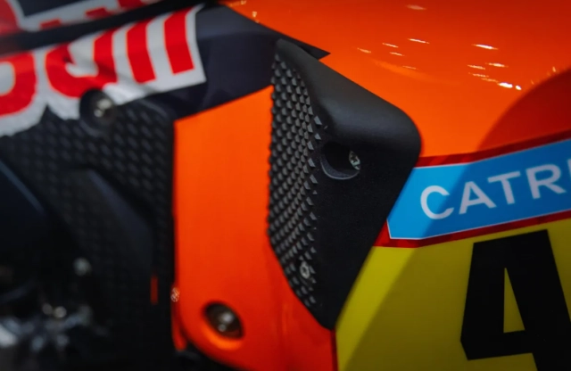 Ktm 450 rally replica 2026 chiến mã sa mạc trở lại với phiên bản sanders đầy cảm xúc - 7