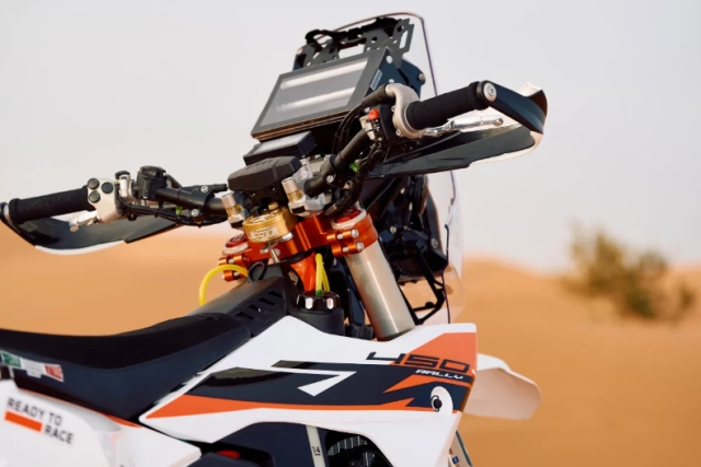 Ktm 450 rally replica 2026 chiến mã sa mạc trở lại với phiên bản sanders đầy cảm xúc - 16