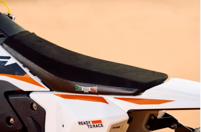 Ktm 450 rally replica 2026 chiến mã sa mạc trở lại với phiên bản sanders đầy cảm xúc - 21