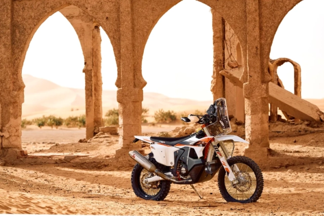 Ktm 450 rally replica 2026 chiến mã sa mạc trở lại với phiên bản sanders đầy cảm xúc - 28