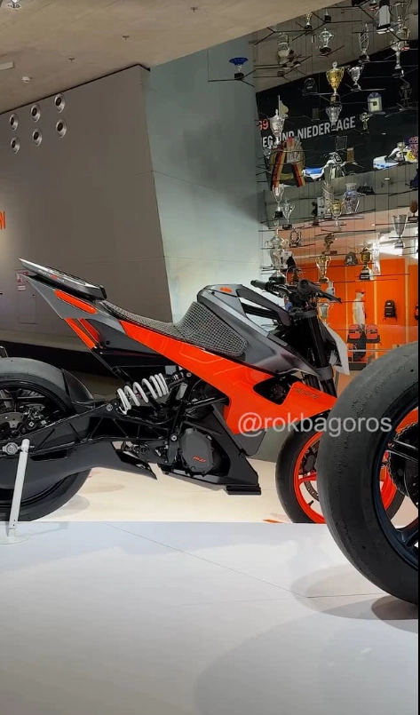 Ktm e-duke bất ngờ lộ diện tại motohall tín hiệu hồi sinh hay chỉ là nhá hàng - 3