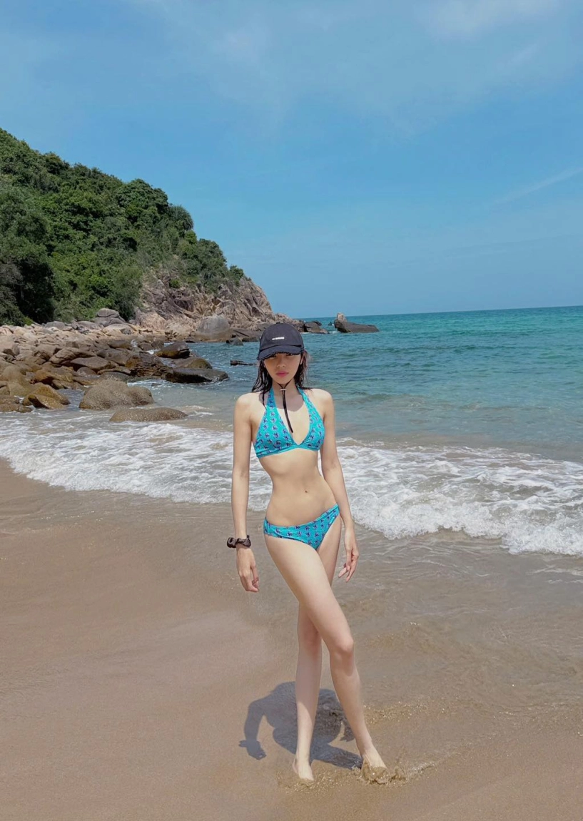 Kỳ duyên tiếp tục khoe body nóng bỏng với bikini kén da - 3