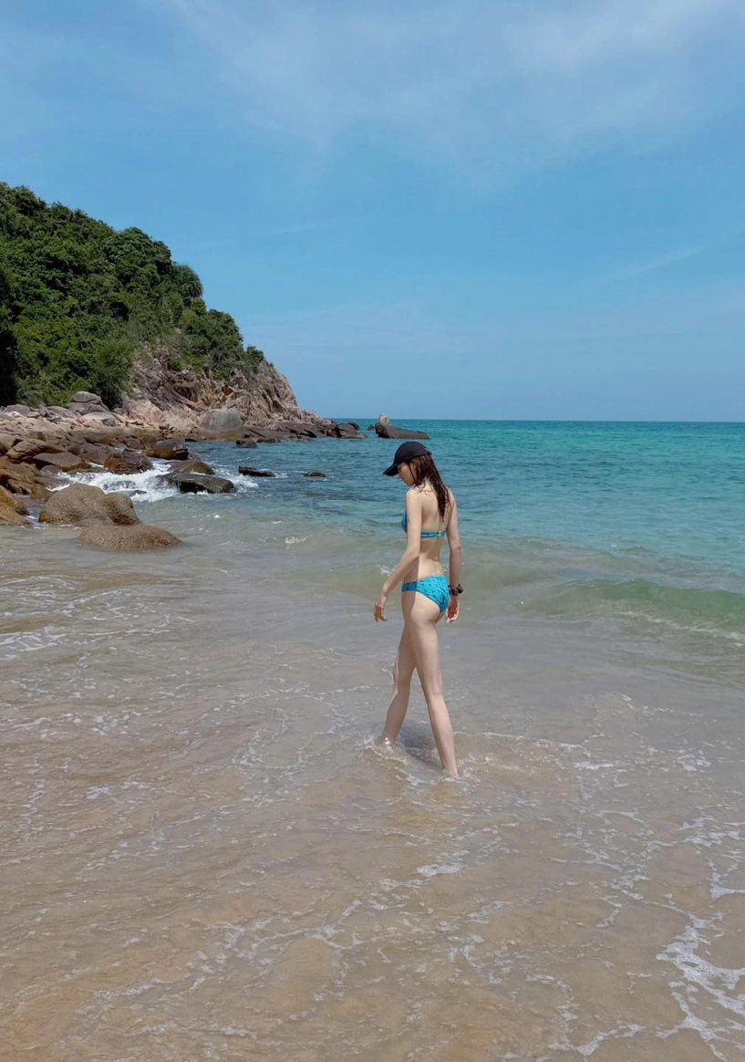 Kỳ duyên tiếp tục khoe body nóng bỏng với bikini kén da - 4