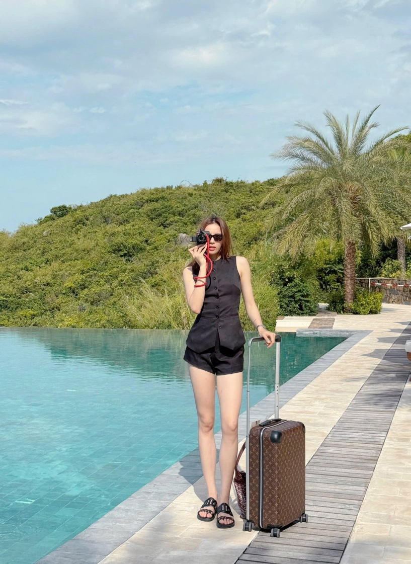 Kỳ duyên tiếp tục khoe body nóng bỏng với bikini kén da - 6
