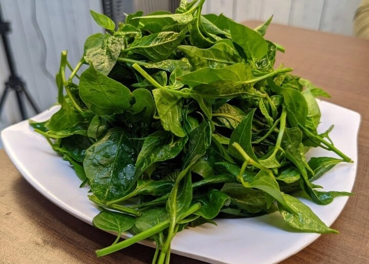Lá này canxi gấp 2 lần sữa giúp bảo vệ dây thần kinh có lợi cho mắt nhưng ít người biết ăn đem nấu canh mùa hè cực đắt khách - 4