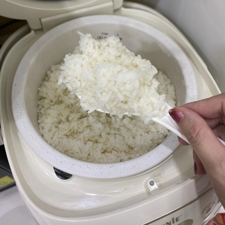Làm cơm cuộn đơn giản nhanh gọn nhưng đủ chất và ngon miệng cho con ăn sáng rồi đi học - 3