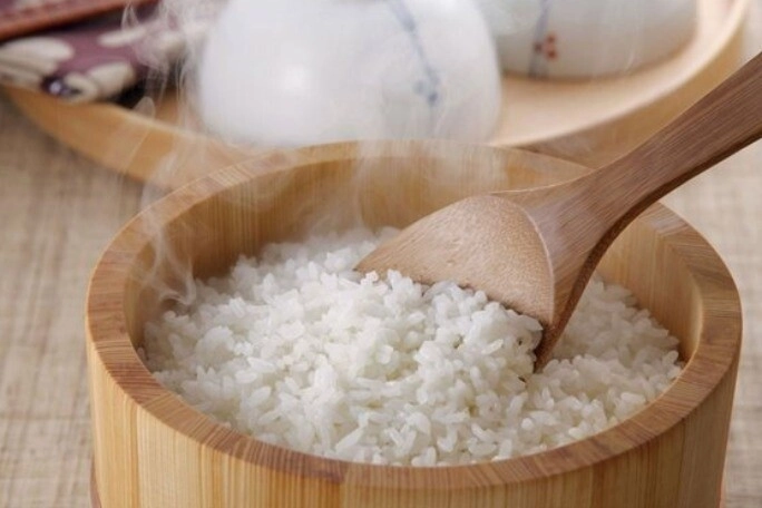 Làm cơm rang trứng cho cơm hay trứng vào chảo trước nhiều người làm sai bảo sao thành phẩm không vàng giòn - 2