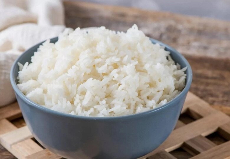 Làm cơm rang trứng đừng cho ngay vào chảo thêm bước này mới chuẩn hạt nào cũng vàng ươm căng bóng săn chắc - 2