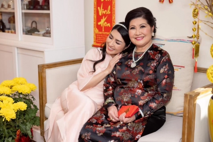 Làm mẹ đơn thân nuôi con tự kỷ 13 tuổi chưa biết nhai ca sĩ nguyễn hồng nhung vẫn sống sung túc ở mỹ trong biệt thự 200m2 - 2